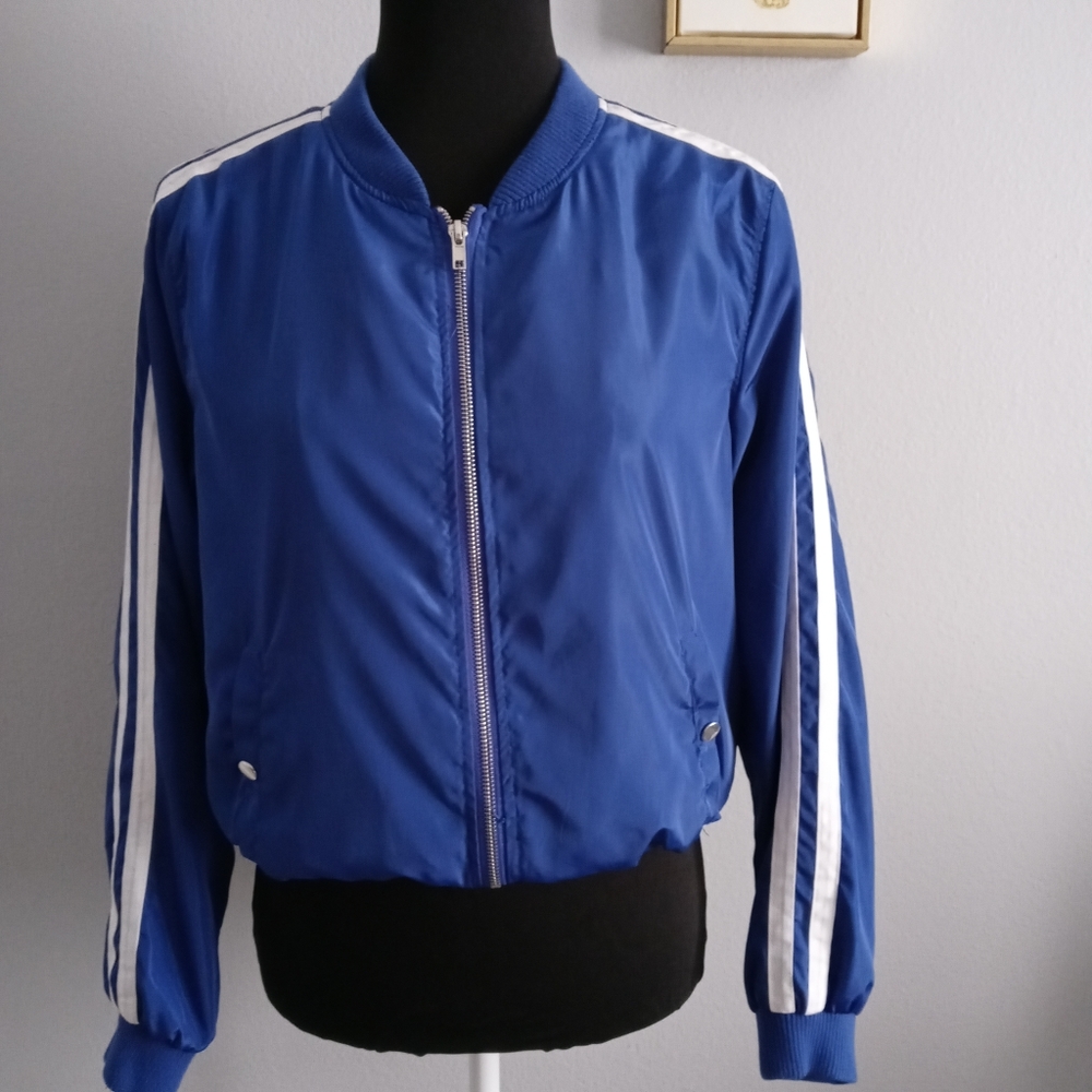 Bomber jacket  Urban Retro  color  Blue  size Large Pockets Good Condition Zippe